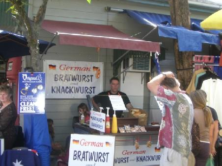 ... ein nicht ganz so typisch australischer Strand auf dem Samstagsmarkt in Eumundi