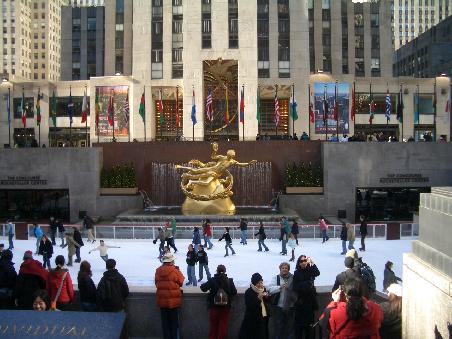 Rockefeller Center...Hier steht normalerweise der riiiiesige Weihnachtsbaum...