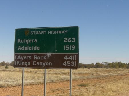 Manche Leute glauben ja, dass der Ayers Rock in Alice Springs ist...