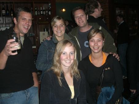 Michael, Lonn (?), Rob und Kathi in unserem "Stamm-Irish Pub"