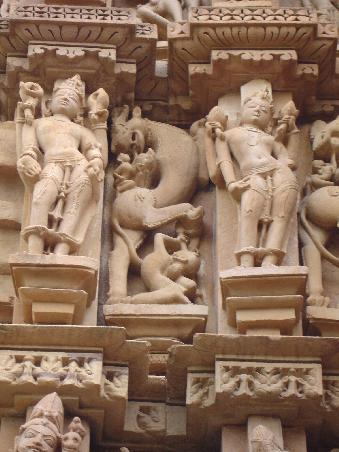 Kamasutra Tempel - Ausschnitt von so einem in Khajuraho.