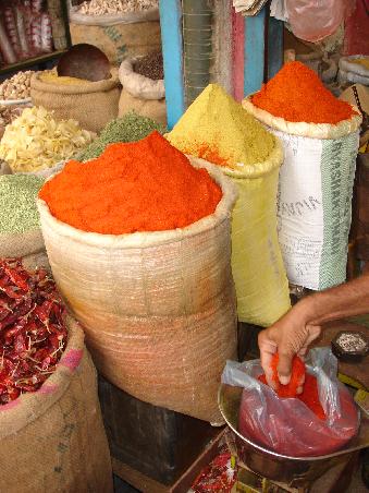 Am Gewürzmarkt in Bikaner. 1/2 Kilo
Chili sollte für ne Zeit reichen.