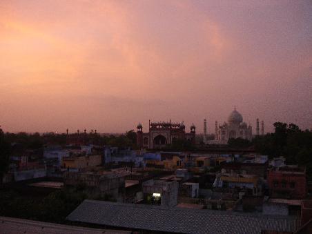 Von der Terrasse mit dem Blick zum Taj Machal.