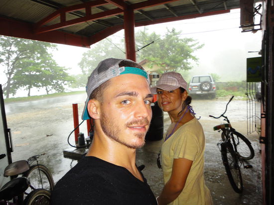 Kleine Rast auf dem Weg zum Strand mit unseren gemieteten cruiser bikes!