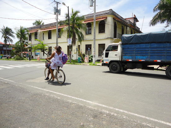 Das bunte Leben auf den Strassen in Bocas!