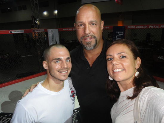 Abschlussbild mit Referee Dan im Oktagon