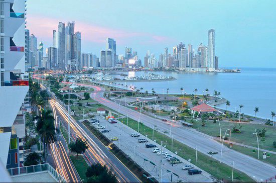 Die beeindruckende Bahia de Panama, die zum Sport machen, entlangschlendern und abhängen einlädt - im Hintergrund das prächtige und moderne Bankenviertel (es gibt angeblich mehr angemeldete Unternehmen als Einwohner hier