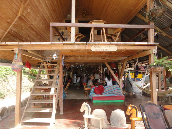 Schönes Holzhostel. Das Holz wurde alles von Hand den Berg hochgeschleppt.