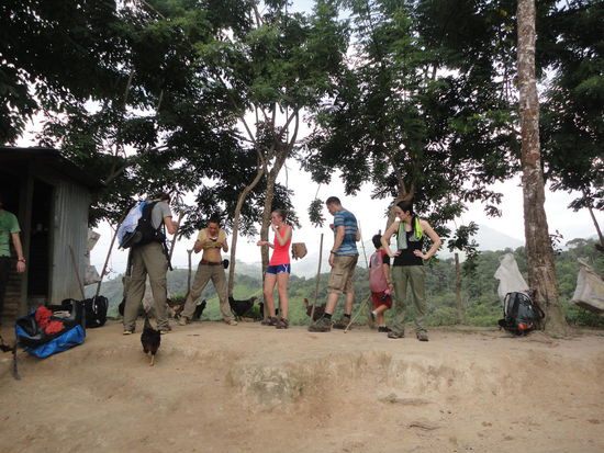 Die erste Rast nach dem ersten Aufstieg - völlig durchgeschwitzt.