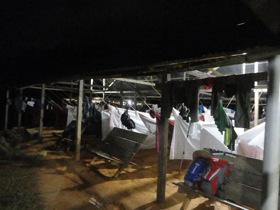 Unser erstes Camp, in dem wir unsere erste Nacht im Dschungel verbringen.