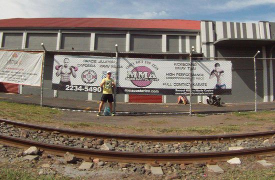 Vor der Kampfsportschule