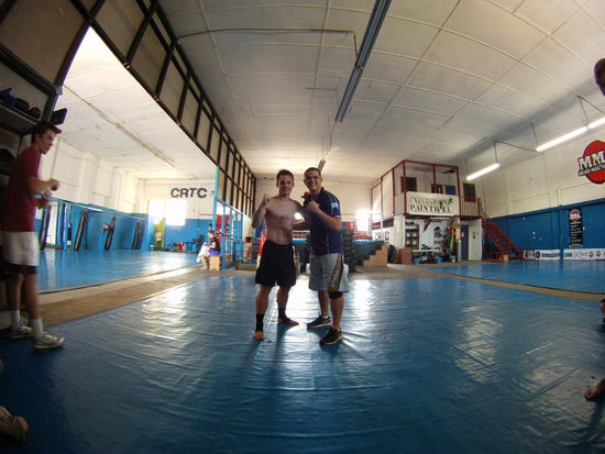 Im Gym: Einer meiner Trainingspartner, Adrian, am zweiten Trainingstag