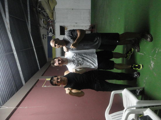 Quepos Trainingscenter - Carlos, unser Trainer & Kevin