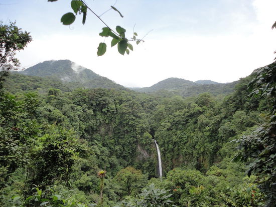 Der Wasserfall Cataran vom Aussichtspunkt aus.