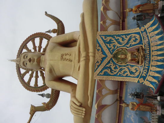 Buddha in groß und Gold