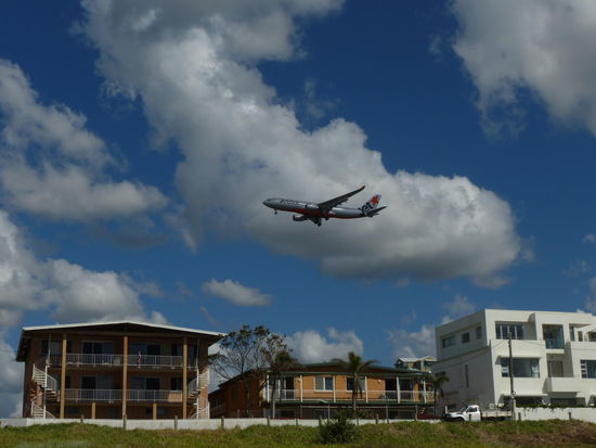 Ja, wir befinden uns gleich am Flughafen! 