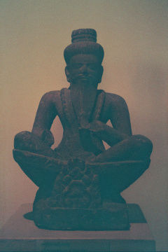 Meditierender Riṣhi, Sandstein, 10. Jhdt.