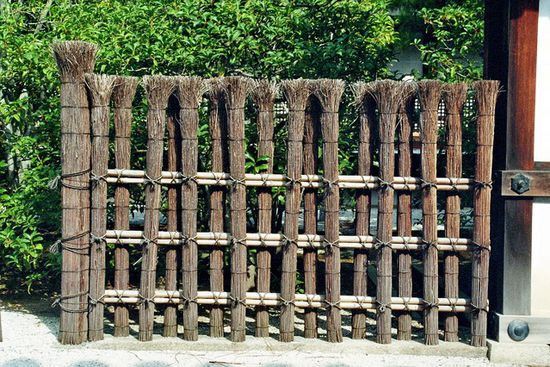 Deseigner-Zaun, am Durchgang zum Garten vor dem Seiryoden.