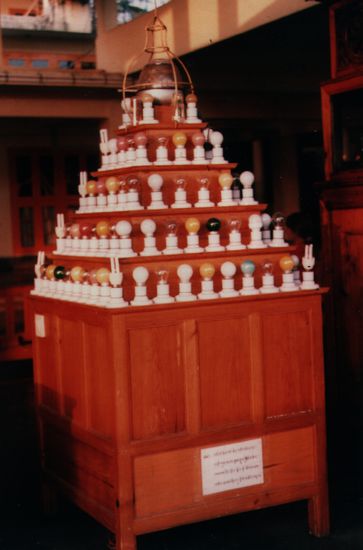 "Opferkerzen" modern (mit Münzeinwurf).