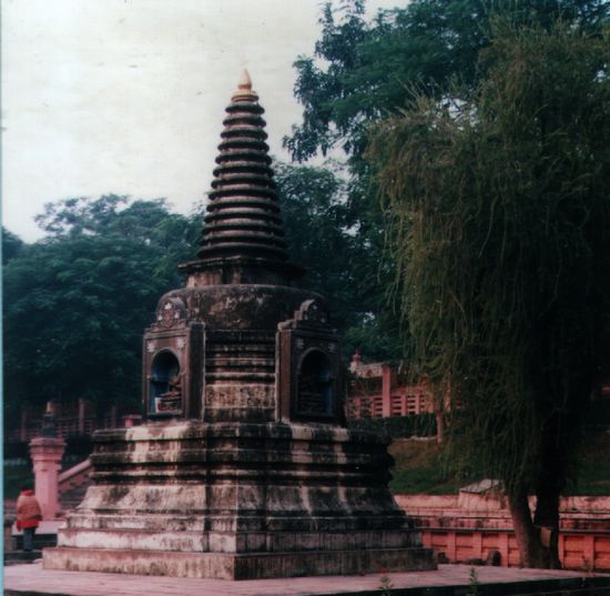 Eine der größeren Stupas innerhalb des Mahabodhi-Tempels.