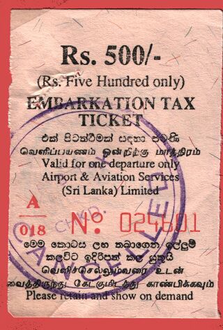 Der Fluch jedes Asien-Reisenden in den 90ern. "Departure Tax" immer fällig in bar nach der Paßkontrolle, nachdem man versucht hatte die andernorts wertlose Landeswährung loszuwerden.