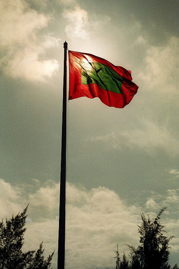 Die Fahnenstange vor dem Präsidentenpalast (für den Photographierverbot gilt), war so ziemlich die einzige Sehenswürdigkeit der Hauptstadt. Am Springbrunnen davor, ein paar Parkbänke wo man abendliche Stille genießen konnte. Kaum jemand auf der Straße, keinerlei Nachtleben.