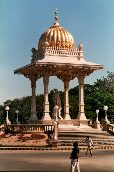 Denkmal eines Rajas in Bangalore (glaube ich zumindest)