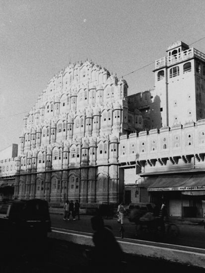 Fassade des Palace of the Winds (es gibt auch eine Aussichtsplattform im Gebäude auf der Straßenseite gegenüber)