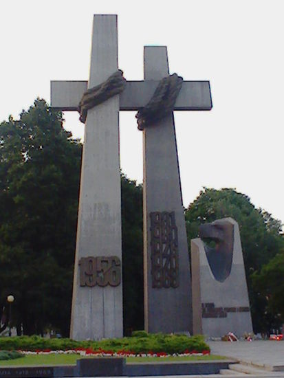 Denkmal des Posener Aufstands 1956 vorm Park beim Opernhaus.
