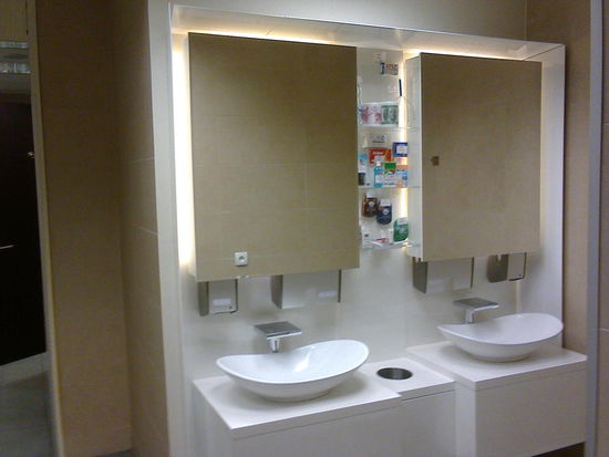 Die Kabinen waren überings mit Bildtapeten ausgestattet.