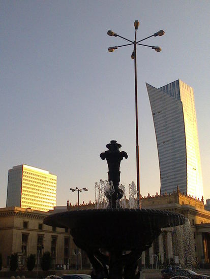 Neubauten in Warschau vom Park nördlich des Kulturpalstes.