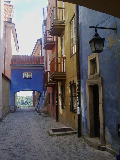 Passage vor unserer sehr ruhig gelegenen Unterkunft in der Warschauer Altstadt.
