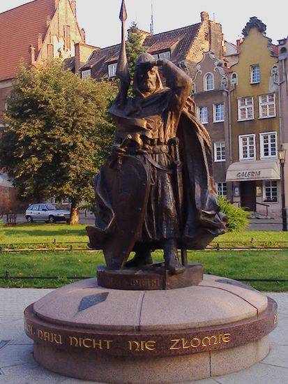 Zur Abwechslung ein Denkmal mit Lanze, statt Säbel.