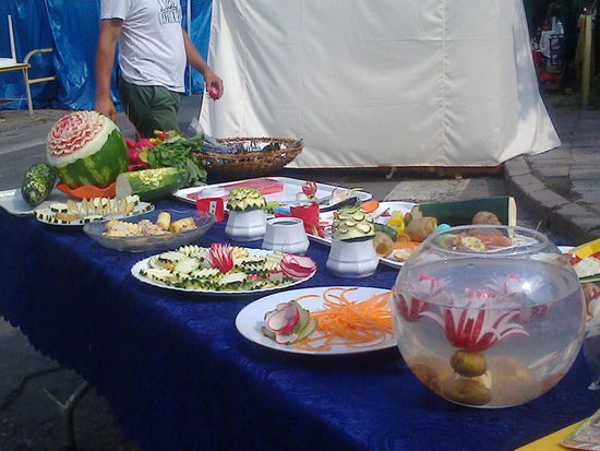 Was mit einem Gurkenhobel alle schnipseln kann, zeigte dieser Propagandist.