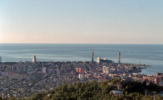 Blick über Batumi, von der Bergstation der neuen Seilbahn (schweizer Fabrikat)