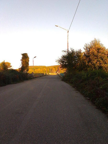 Inguri-Brücke: Nach Norden -- und dann 800 m geradeaus!