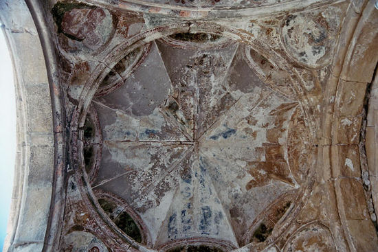 Die einzige original erhaltene Kuppel der Kathedrale, mit leider schlecht erkennbaren Fresken.