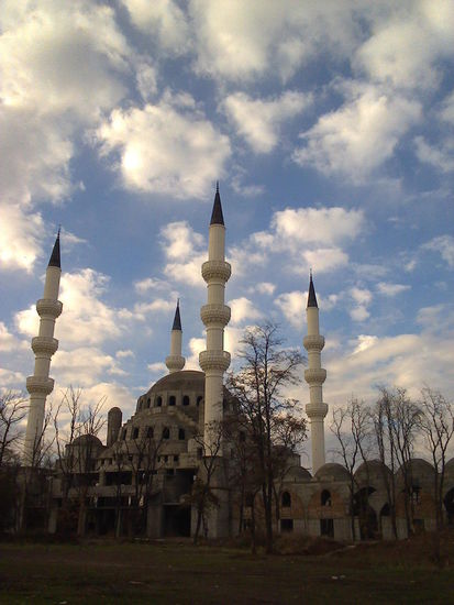 Das soll in Bishkek eines Tages die größte Moschee Zentralasiens werden.