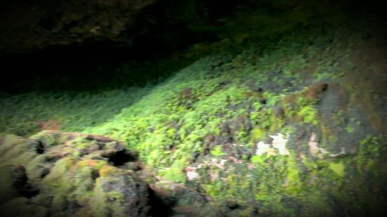 Die Höhle hinter dem Wasserfall