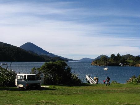 naechster campingplatz (dort sind wir im wasser mit rochen geschwommen - oder auch mantas?)