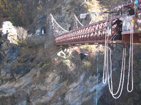 bungy jumping in der naehe von queenstown