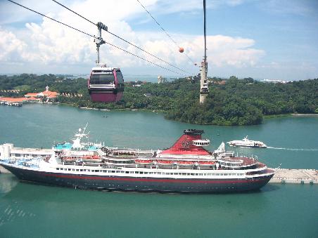 mit dem cable car zu sentosa island
