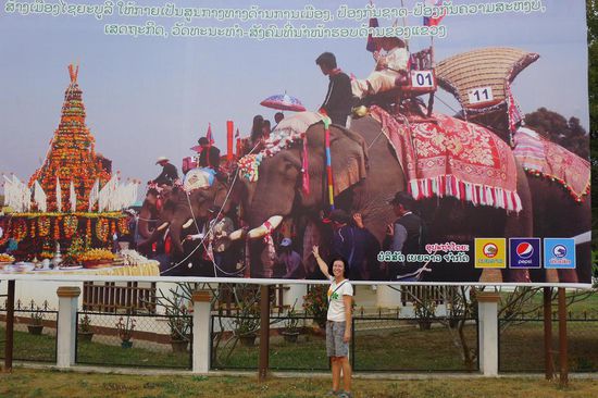 Die Reklametafeln für das leider verpasste Elefantenfest lassen auch hoffen