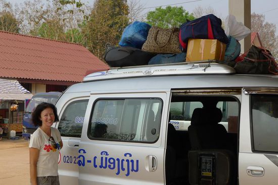 Weiter geht es nach Hongsa im Minivan. Leichte Zweifel ob das Gepäck mit uns dort ankommt sind schon vorhanden