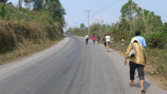 ....um dann mit entsprechendem Schwung an den laufenden und schnaufenden Passagieren vorbeizufahren