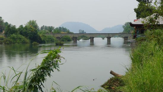 Die Brücke die Don Det und Don Khone verbindet