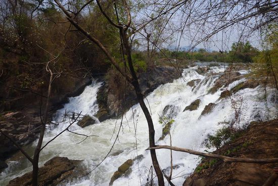 Erster Stopp unserer Tour, der "kleine" Wasserfall Li Phi,  wir fanden ihn aber ganz schön gross