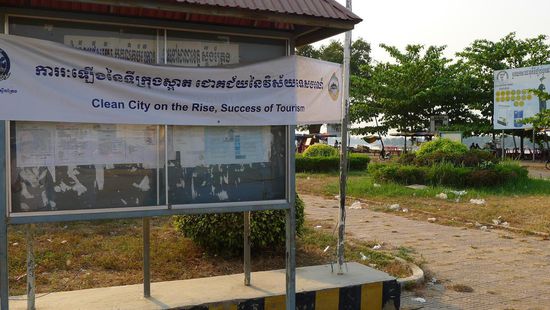 Positiv: man scheint sich Gedanken um das überall sichtbare Müllproblem zu machen. In den Köpfen scheint das aber noch nicht angekommen zu sein wie man sehen kann