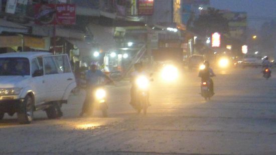 Abends bei Licht sieht diese "Grobstaubbelastung" wie Nebel aus
