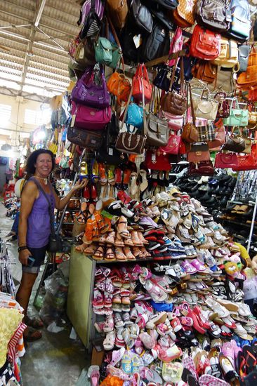 Das klischeehafte Paradies für Frauen (könnte etwas geordneter sein):Schuhe und Handtaschen